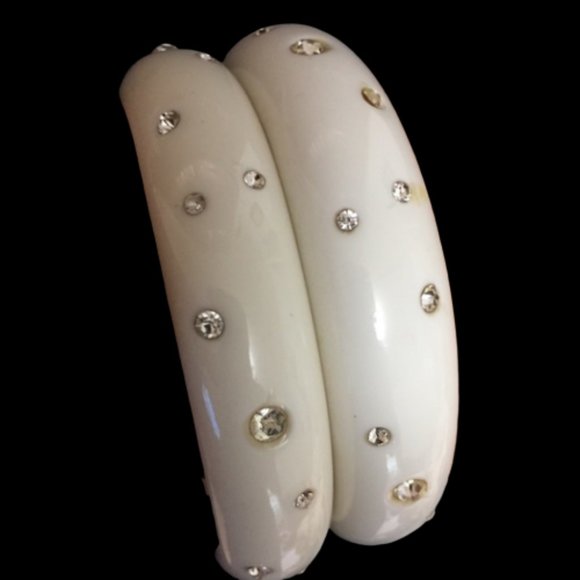Vintage White Lucite and Rhinestone Bracelets Earring Set - Picture 5 of 6